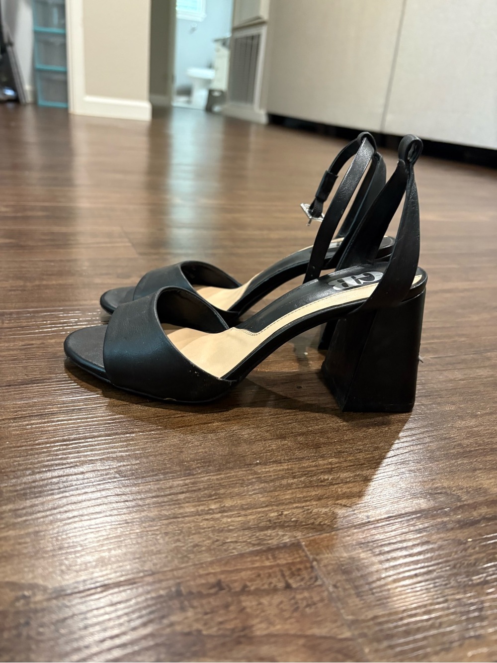 Women's Black Block Heel Sandals - Elegant Open Toe Slingback Gianni bini size 5